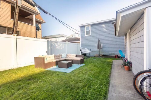 Luxurious Beachside retreat, 2 Bedrooms Entire rental unit in Queens, New York