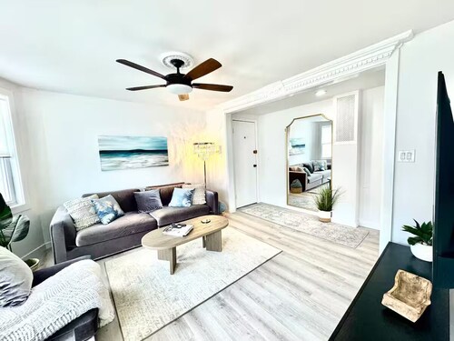 Luxurious Beachside retreat, 2 Bedrooms Entire rental unit in Queens, New York