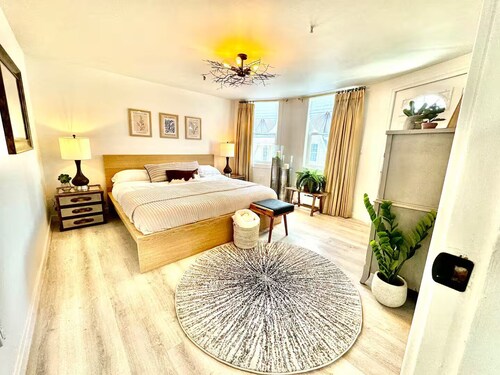 Luxurious Beachside retreat, 2 Bedrooms Entire rental unit in Queens, New York