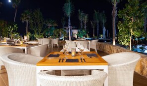 تناول الطعام بالخارج