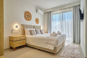 In-room safe, iron/ironing board, travel cot, free WiFi - Arilllas Villas Marilou (Corfu)