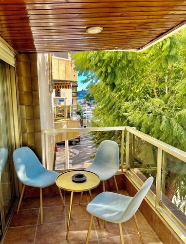 Spacious 3-bedroom apartment with AC, steps from the beach in charming Jávea.