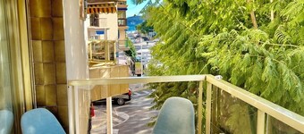 Spacious 3-bedroom apartment with AC, steps from the beach in charming Jávea.
