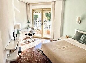 Desk, iron/ironing board, free WiFi, bed sheets - Spacious 3-bedroom apartment with AC, steps from the beach in charming Jávea. (Jávea)
