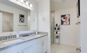 Hair dryer, towels, soap, shampoo - Extended-Stay4BR Home Near Cleveland Clinic&Amazon (Port St. Lucie)