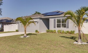 Exterior - Extended-Stay4BR Home Near Cleveland Clinic&Amazon (Port St. Lucie)