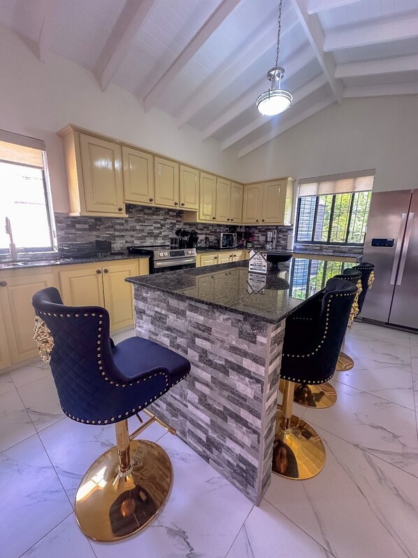 Fridge, microwave, oven, stovetop - En Bar Terre Villa: Experience Village Life (Canaries)