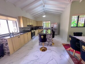 Fridge, microwave, oven, stovetop - En Bar Terre Villa: Experience Village Life (Canaries)