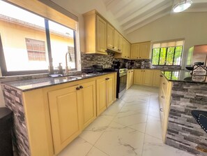 Fridge, microwave, oven, stovetop - En Bar Terre Villa: Experience Village Life (Canaries)