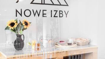 Tägliches Frühstücksbuffet (35 PLN pro Person)