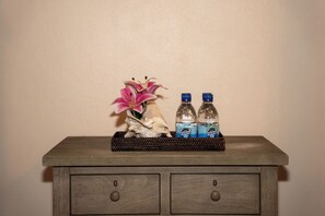 Interior detail - Turtle Cove House - Boutique 8-Bedroom Retreat with Ocean View (St. Johns)