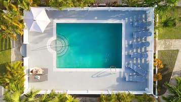 حمّام سباحة خارجي