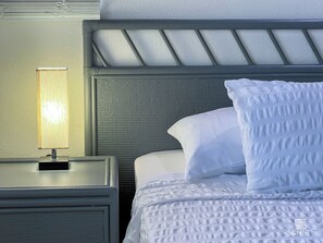 Căn hộ tiện nghi đơn giản, quang cảnh hồ bơi | Màn/r èm cản sáng, bàn ủi/dụng cụ ủi quần áo 