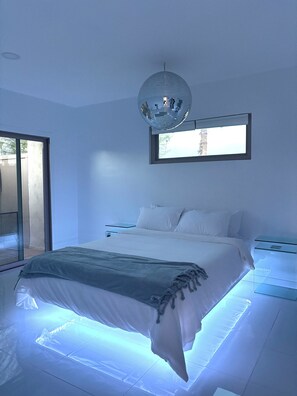 WiFi, bed sheets, wheelchair access - Retro Retreat w/ Hot Tub + Sunset Views (Borrego Springs)