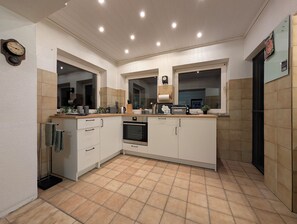 Micro-ondas, fogão, cooktop, lava-louças