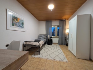 Escrivaninha, Wi-Fi de cortesia, roupa de cama