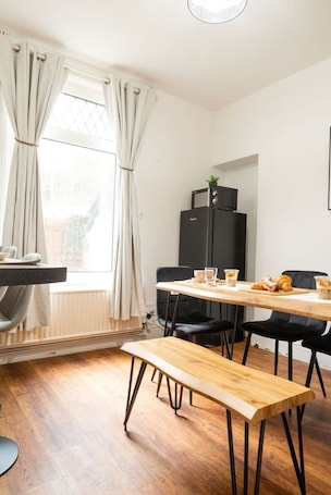 お食事. 3 Bed House Short Walk from Mumbles Promenade & High Street