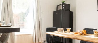 By the beach & 10 minutes from Swansea city centre