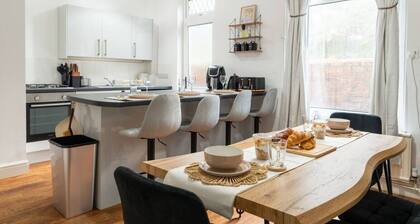 By the beach & 10 minutes from Swansea city centre