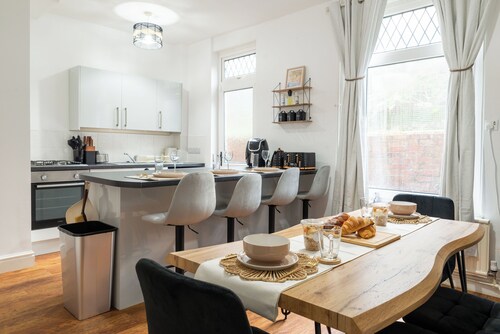 Full House By the beach, 10 minutes from Swansea City Centre