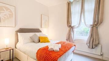 2 bedrooms, desk, iron/ironing board, travel cot
