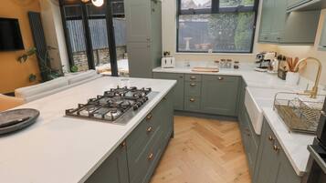 Dishwasher, cookware/dishes/utensils