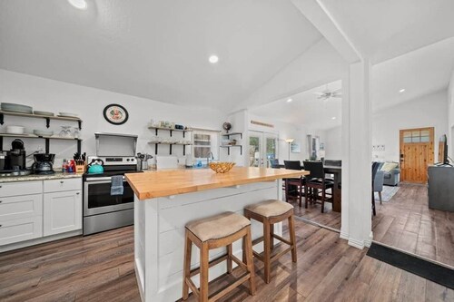 The 747 Oasis • Modern Comfort in New Braunfels