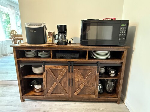 Cozy and Updated Farmhouse with King Suite