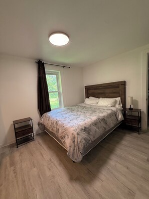 2 bedrooms, travel crib, free WiFi, bed sheets