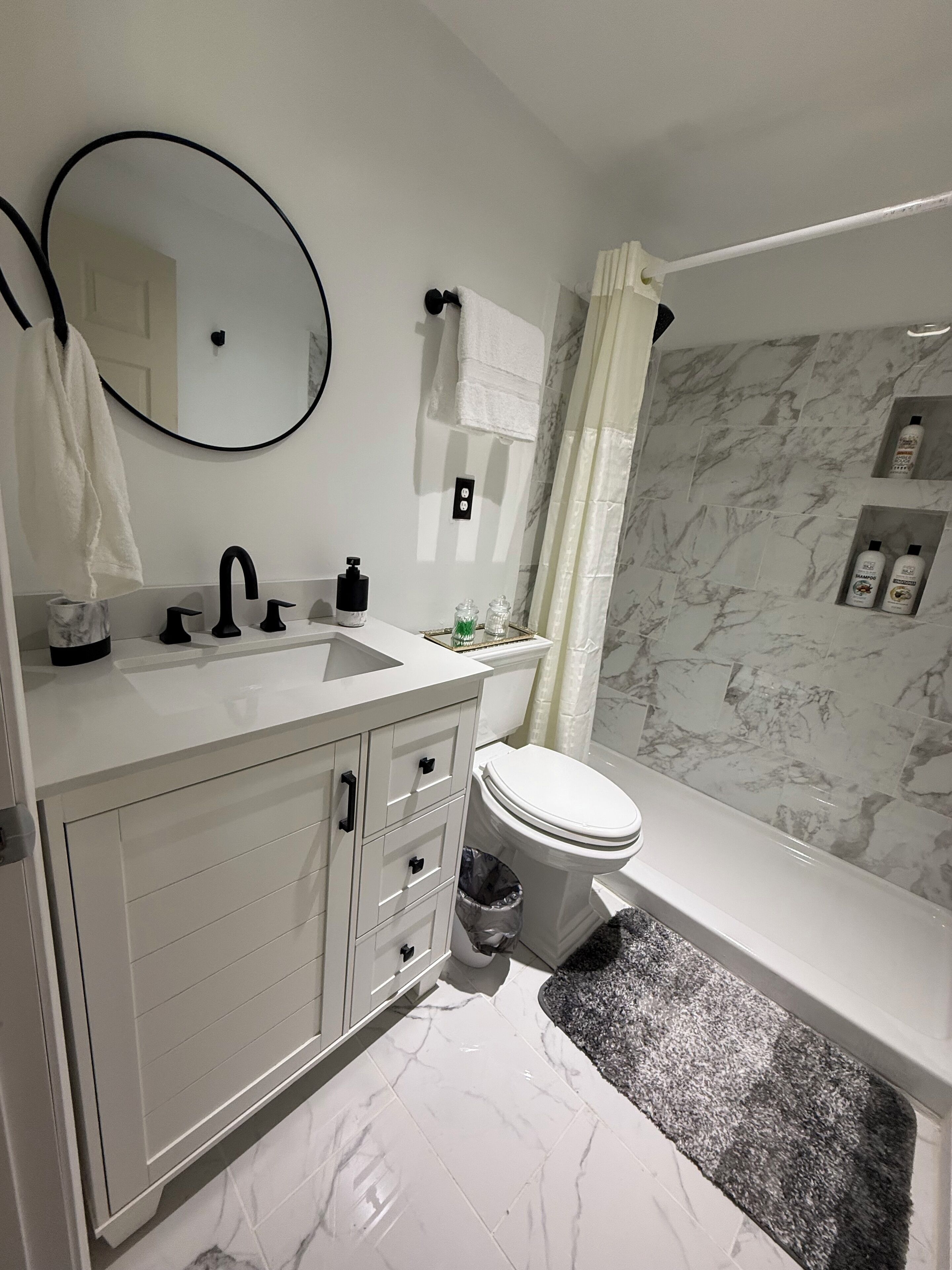 Dusche, Handtücher, Seife, Toilettenpapier
