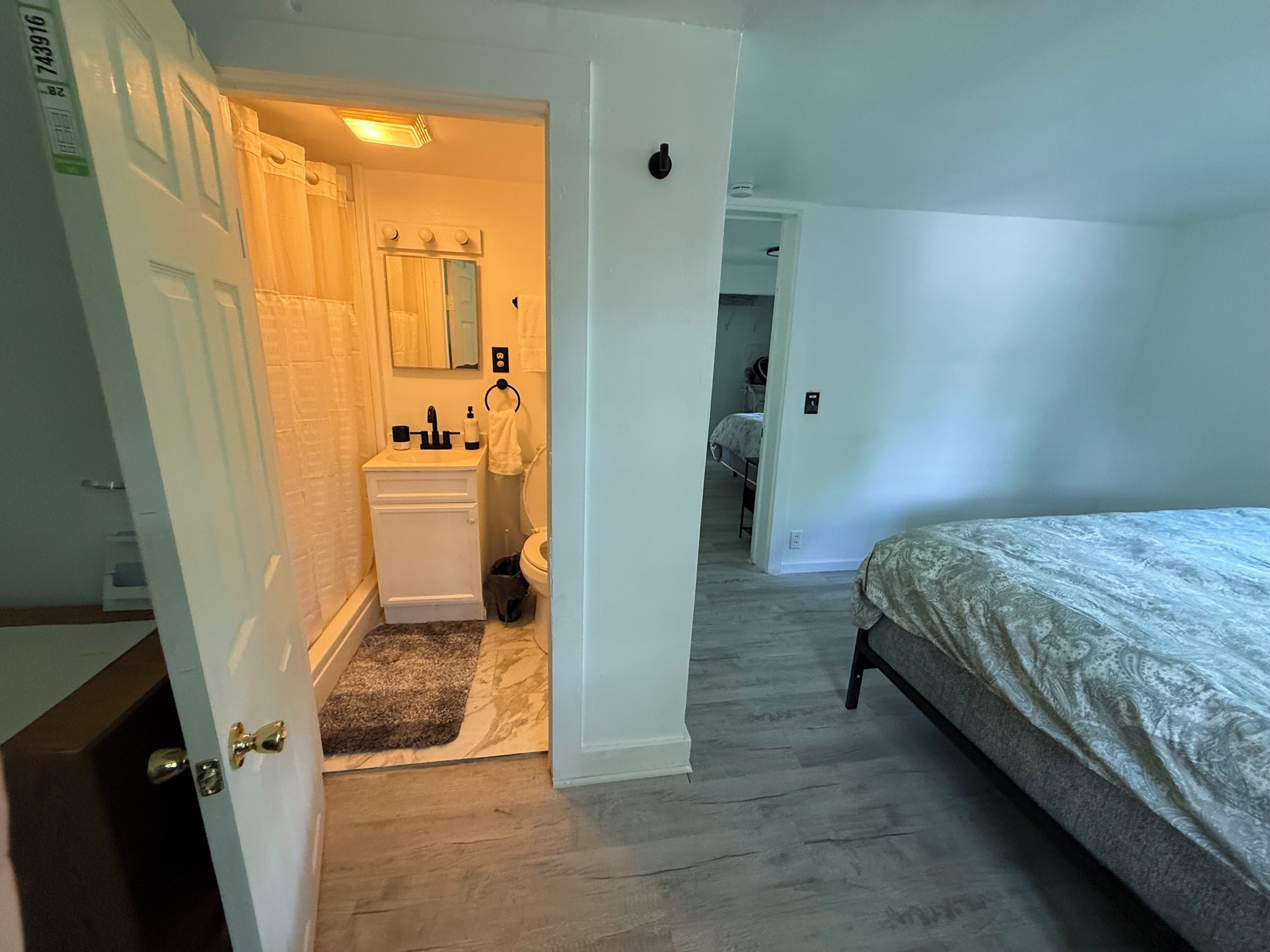 2 bedrooms, travel cot, free WiFi, bed sheets