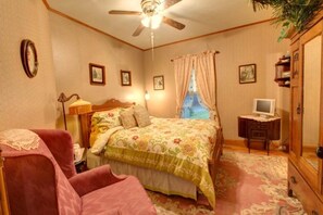 مكواة/لوح كي وواي فاي وملاءات أسرّة