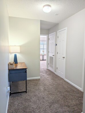 Interior - Alabama Daydreaming (Enterprise)