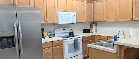 Coffee/tea maker, fridge, microwave, oven