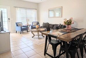 Unclassified image, 2 of 16, button - Alabama Daydreaming (Enterprise)