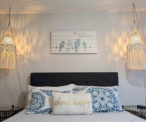 Unclassified image, 2 of 16, button - Alabama Daydreaming (Enterprise)