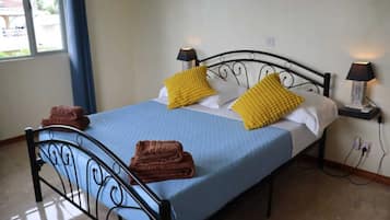 Iron/ironing board, WiFi, bed sheets