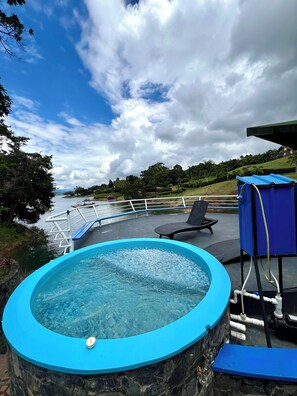 مغطس سبا خارجي