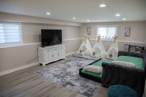 Fer et planche à repasser, lit parapluie, Wi-Fi gratuit, draps fournis