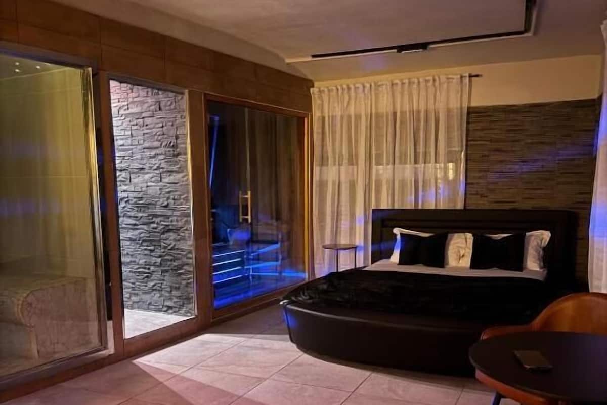 Kahden hengen luksushuone, 1 keskisuuri parisänky, kaupunkinäköala | Ilmainen Wi-Fi