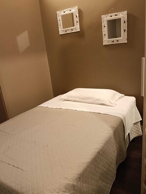 Iron/ironing board, WiFi, bed sheets - CASA VACANZE LA CORTE DELL'EGO (Genoa)