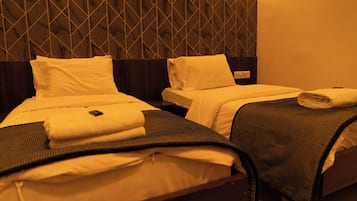 Economy Single Room | In-room safe, soundproofing, iron/ironing board, free WiFi