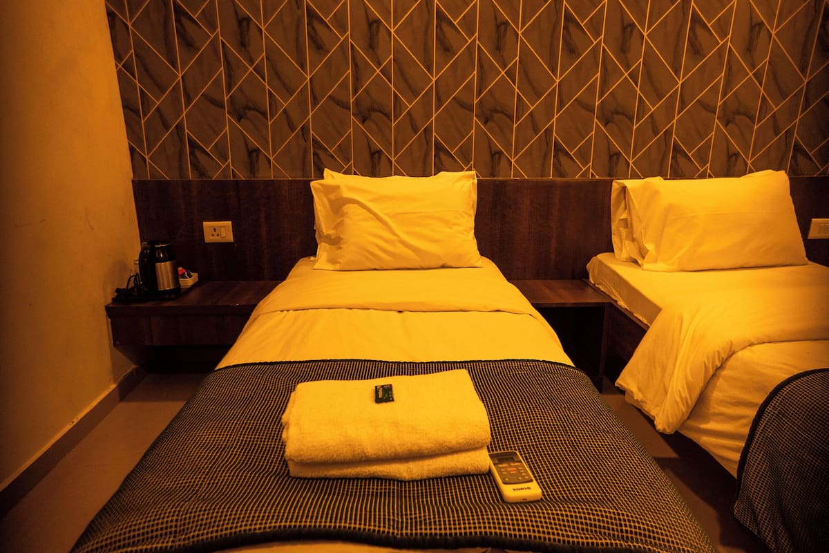 Habitación individual básica, servicio de limpieza | Caja de seguridad en la habitación y insonorización