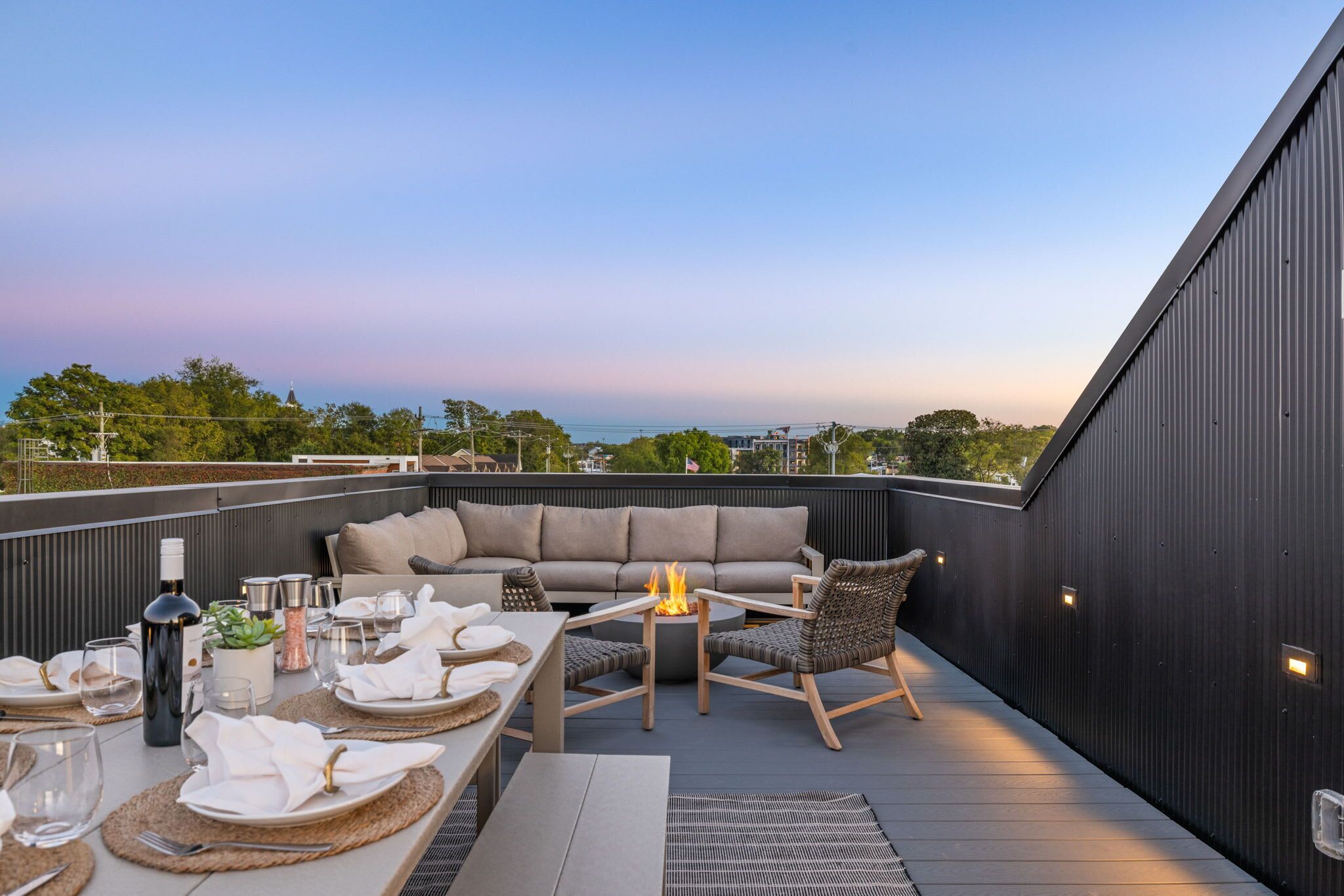 屋外ダイニングエリア