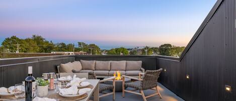 屋外ダイニングエリア