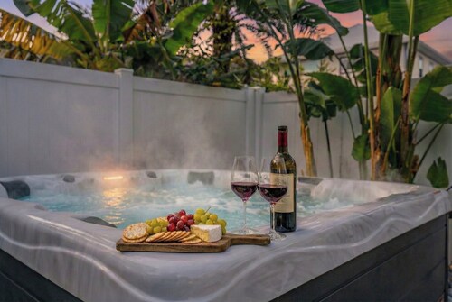 Jacksonville Beach Luxury Stay: Pool, Cinema & GameRoom