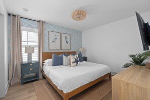 5 Schlafzimmer, Schreibtisch, Bügeleisen/Bügelbrett, Reisekinderbett
