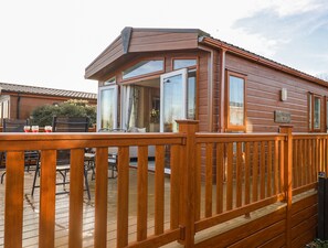 Cottage | Terrace/patio - Fern Lodge With Hot Tub (Stowmarket)