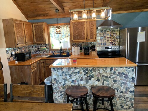 Rustic Cabin Retreat Near the Nueces River