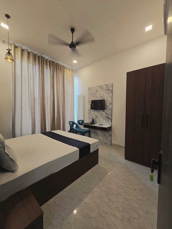 WiFi, bed sheets - 8-bedroom hotel in peaceful Agra with comfortable AC rooms (Agra)